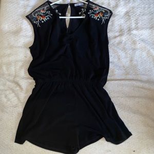 Dex romper with flower stitch shoulder detail